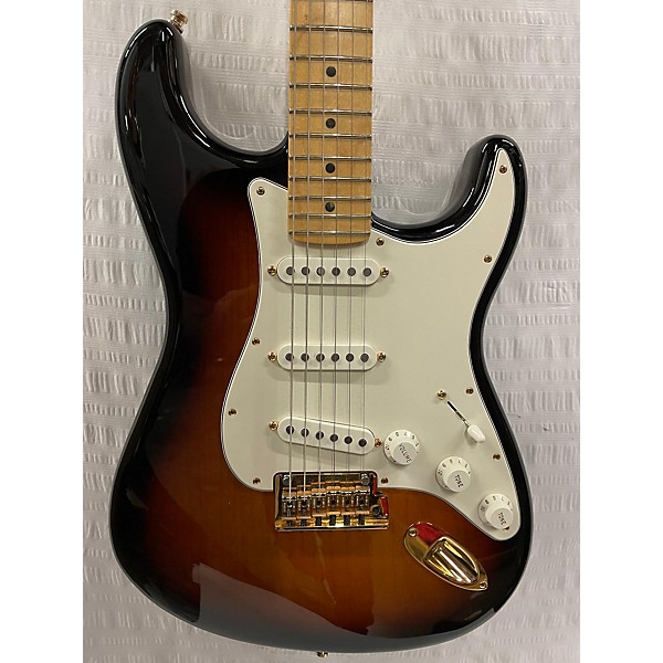 Used Fender Used 2014 Fender 60th Anniversary American Standard Stratocaster Tobacco Sunburst Solid Body Electric Guitar