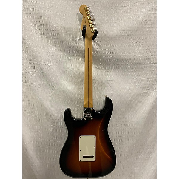 Used Fender Used 2014 Fender 60th Anniversary American Standard Stratocaster Tobacco Sunburst Solid Body Electric Guitar