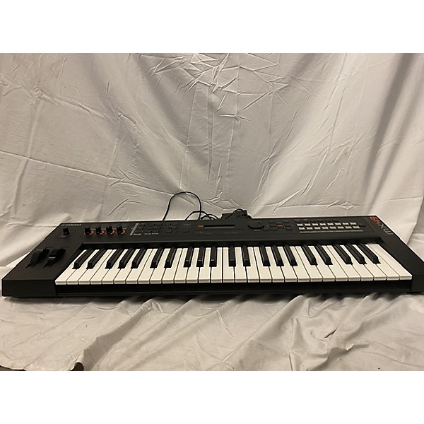 Used Yamaha Used Yamaha MX49 49 Key Keyboard Workstation