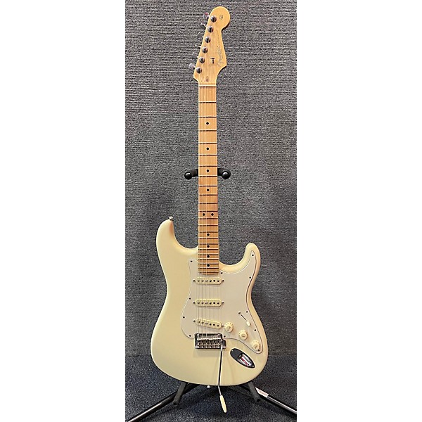 Used Fender Used Fender American Standard Stratocaster With Maple Fretboard Olympic White Solid Body Electric Guitar