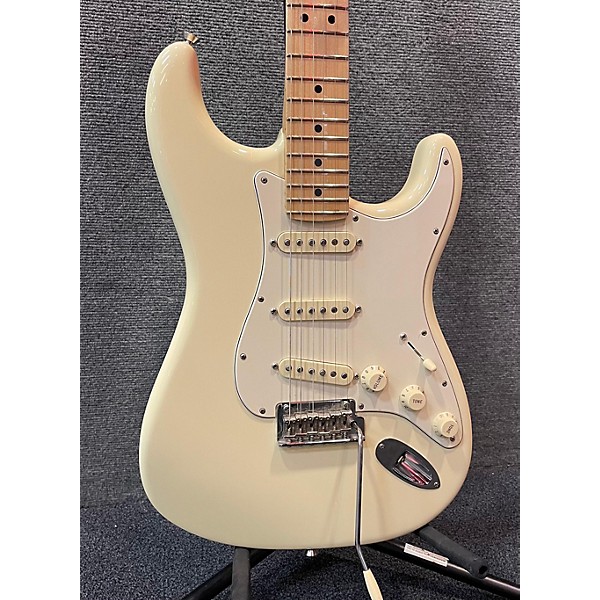 Used Fender Used Fender American Standard Stratocaster With Maple Fretboard Olympic White Solid Body Electric Guitar