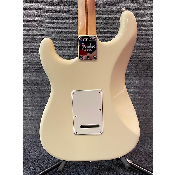 Used Fender Used Fender American Standard Stratocaster With Maple Fretboard Olympic White Solid Body Electric Guitar