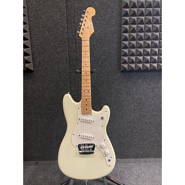 Used Fender Used Fender Duo Sonic White Solid Body Electric Guitar