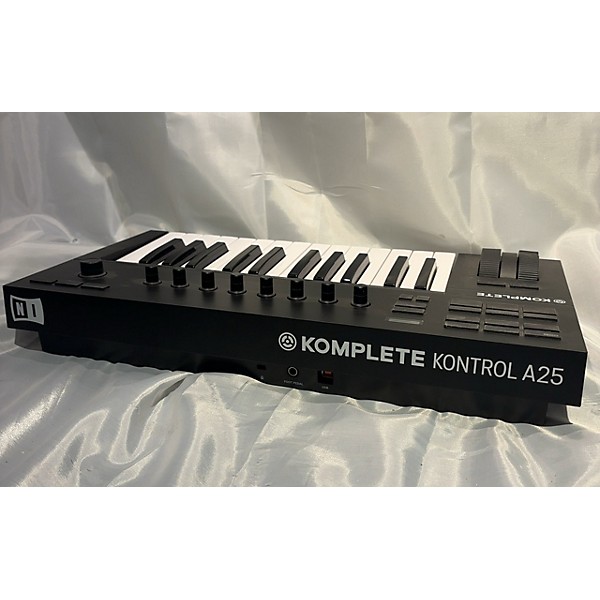 Used Native Instruments Used Native Instruments Komplete Kontrol A25 MIDI Controller