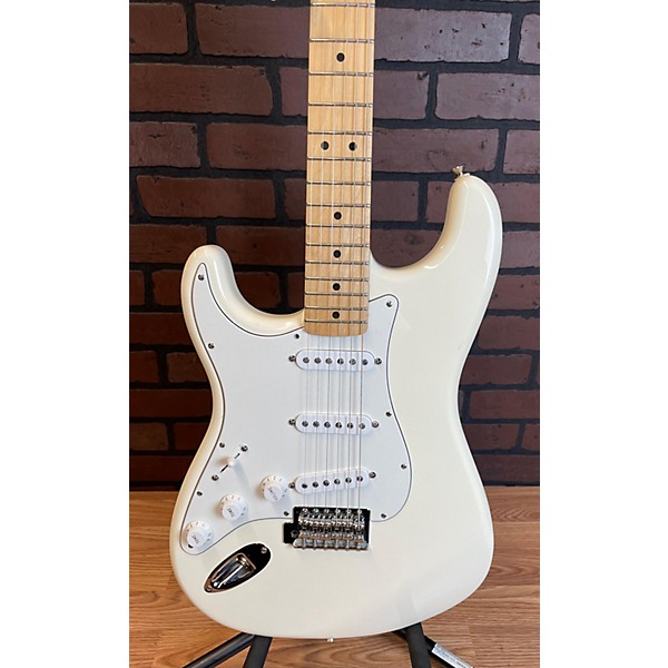 Used Used 2007 Fender Standard Stratocaster Left Handed Alpine White Electric Guitar