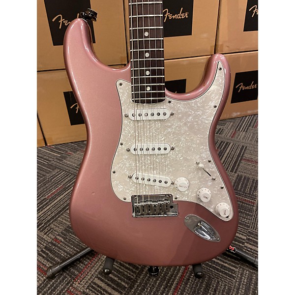 Used Fender Used Fender American Deluxe Stratocaster HSS Burgundy Mist Solid Body Electric Guitar