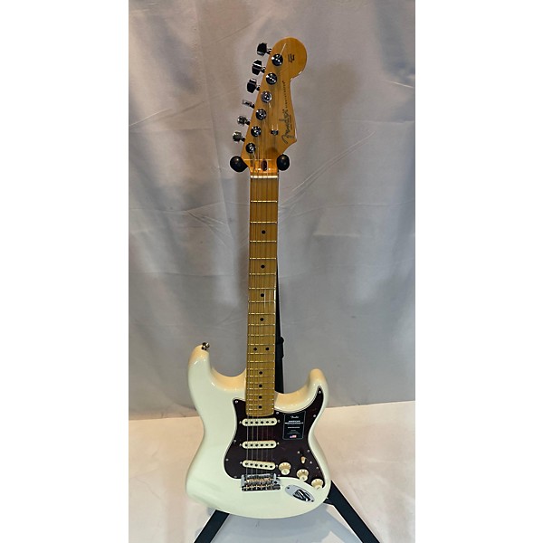 Used Fender Used Fender American Professional II Stratocaster Olympic White Solid Body Electric Guitar