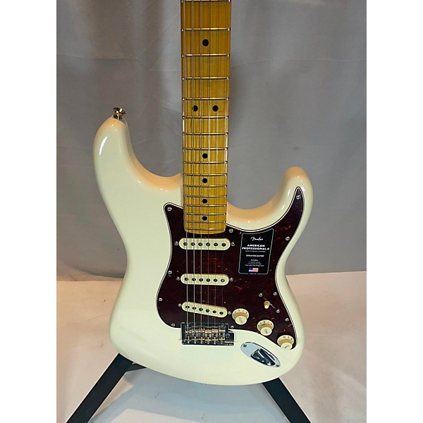 Used Fender Used Fender American Professional II Stratocaster Olympic White Solid Body Electric Guitar