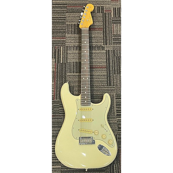 Used Fender Used Fender American Professional II Stratocaster Olympic White Solid Body Electric Guitar