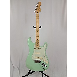 Used Fender Used Fender Limited Edition Player Stratocaster Sea Foam Pearl Solid Body Electric Guitar