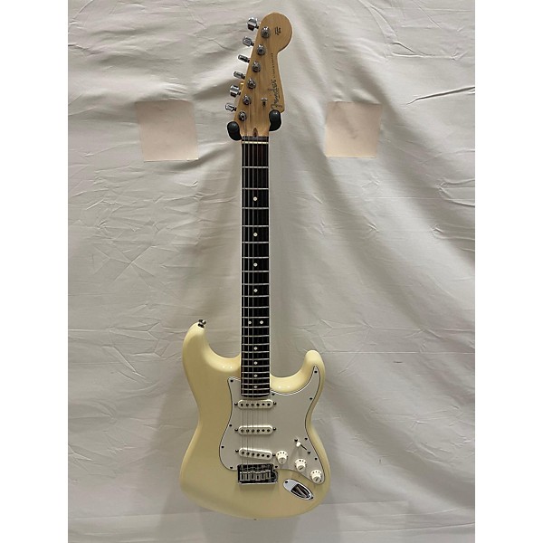 Used Fender Used 2007 Fender American Standard Stratocaster Olympic White Solid Body Electric Guitar