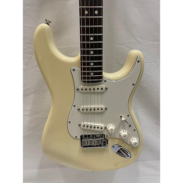 Used Fender Used 2007 Fender American Standard Stratocaster Olympic White Solid Body Electric Guitar