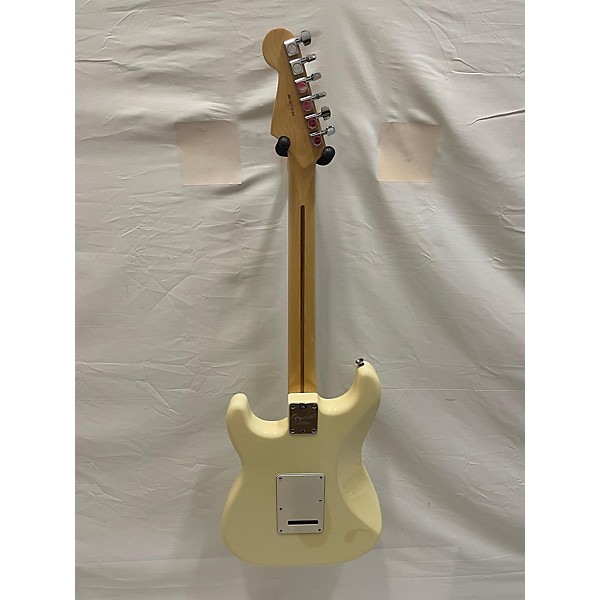 Used Fender Used 2007 Fender American Standard Stratocaster Olympic White Solid Body Electric Guitar