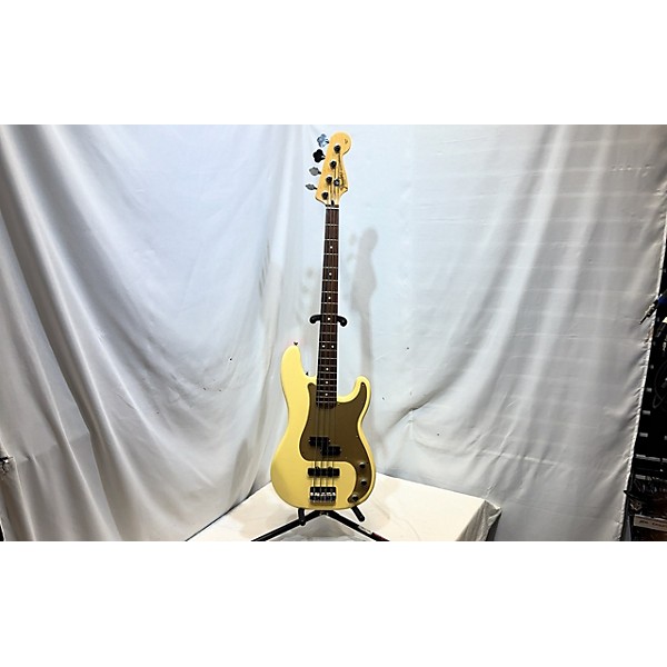 Used Fender Used Fender CALIFORNIA White Electric Bass Guitar