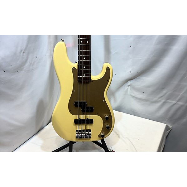 Used Fender Used Fender CALIFORNIA White Electric Bass Guitar