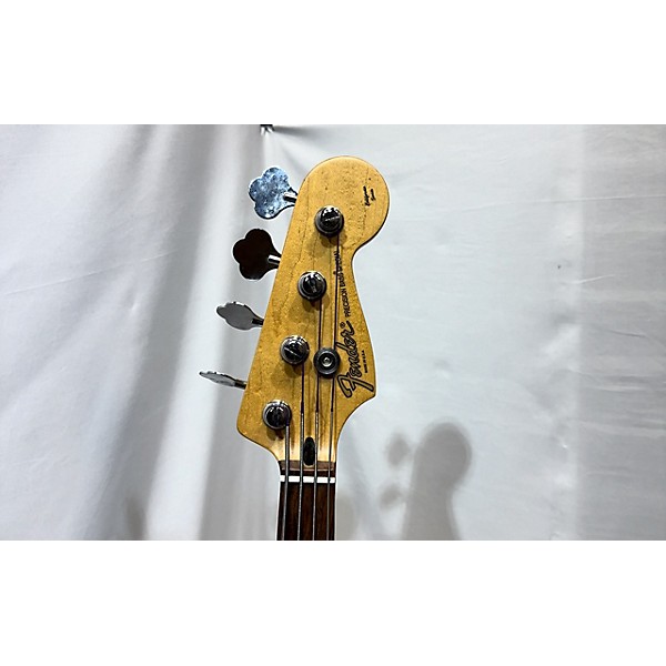 Used Fender Used Fender CALIFORNIA White Electric Bass Guitar