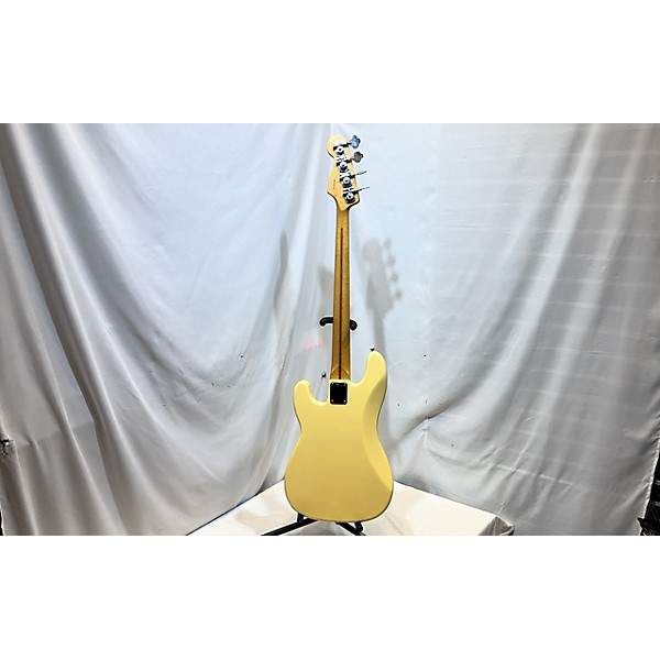 Used Fender Used Fender CALIFORNIA White Electric Bass Guitar