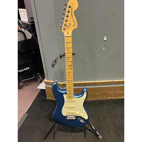 Used Fender Used Fender American Performer Stratocaster SSS Lake Placid Blue Solid Body Electric Guitar