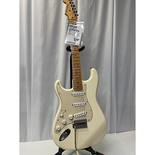 Used Fender Used Fender Player Stratocaster Left Handed White Solid Body Electric Guitar