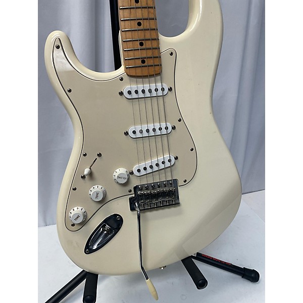 Used Fender Used Fender Player Stratocaster Left Handed White Solid Body Electric Guitar