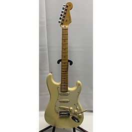 Used Fender Used Fender American Professional Stratocaster SSS Olympic White Solid Body Electric Guitar