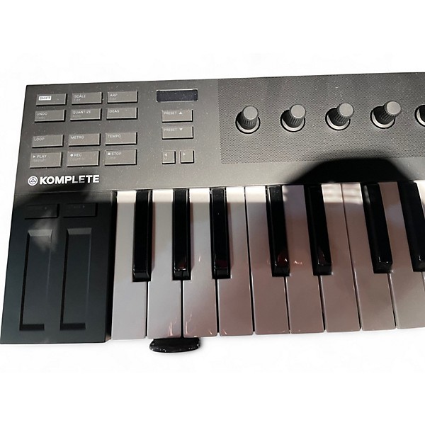 Used 2020s Komplete Kontrol M32 MIDI Controller