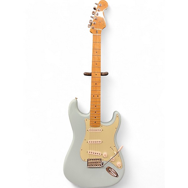 Used Fender Used Fender Modern Player Stratocaster Baby Blue Solid Body Electric Guitar