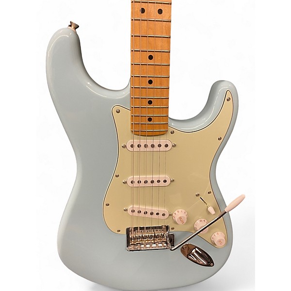 Used Fender Used Fender Modern Player Stratocaster Baby Blue Solid Body Electric Guitar