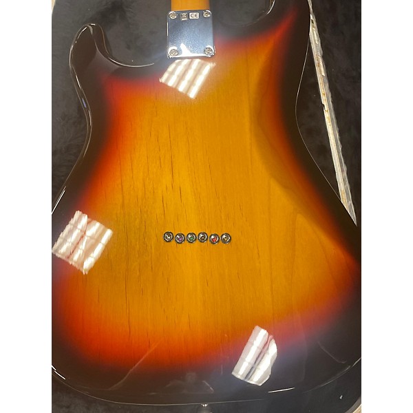 Used Fender Used 2018 Fender FSR TRADITIONAL STRATOCASTER XII 2 Color Sunburst Solid Body Electric Guitar