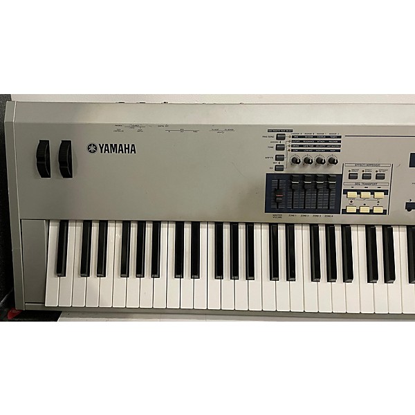 Used Yamaha Used Yamaha MO8 88 Key Keyboard Workstation