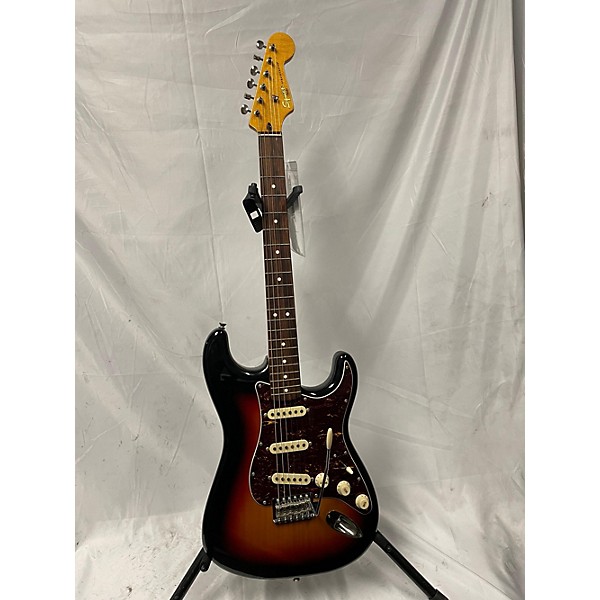 Used Squier Used Squier Classic Vibe 1960S Stratocaster 3 Tone Sunburst Solid Body Electric Guitar