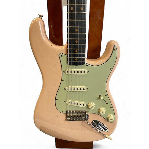 Used Fender Used Fender Custom Shop Limited Edition Journeyman Stratocaster Relic Shell Pink Solid Body Electric Guitar