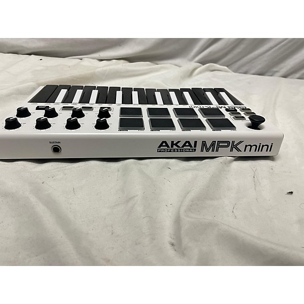 Used Akai Professional Used Akai Professional MPK Mini MIDI Controller