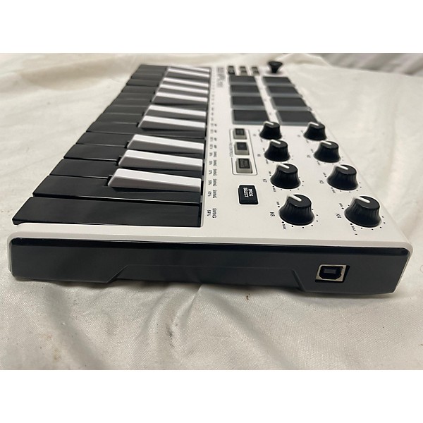 Used Akai Professional Used Akai Professional MPK Mini MIDI Controller