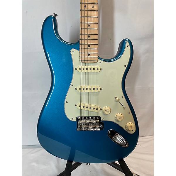 Used Fender Used 2019 Fender American Performer Stratocaster SSS Lake Placid Blue Solid Body Electric Guitar