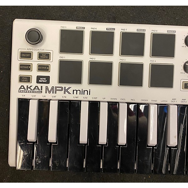 Used Akai Professional Used Akai Professional MPK Mini MIDI Controller