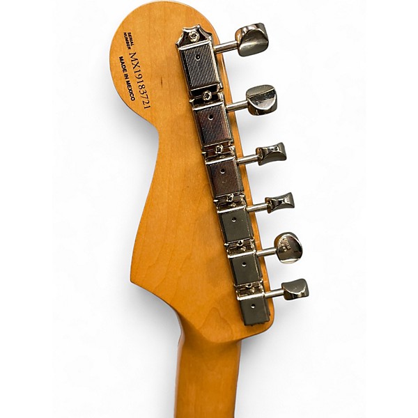 Used Fender Used Fender Artist Series Robert Cray Stratocaster 3 Tone Sunburst Solid Body Electric Guitar