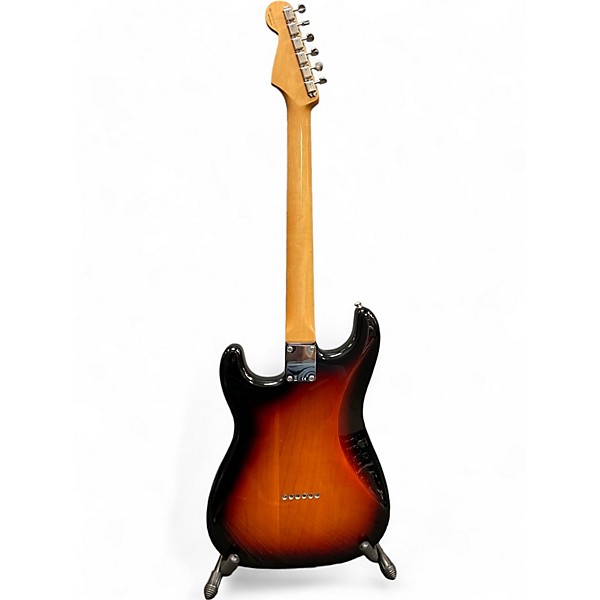 Used Fender Used Fender Artist Series Robert Cray Stratocaster 3 Tone Sunburst Solid Body Electric Guitar