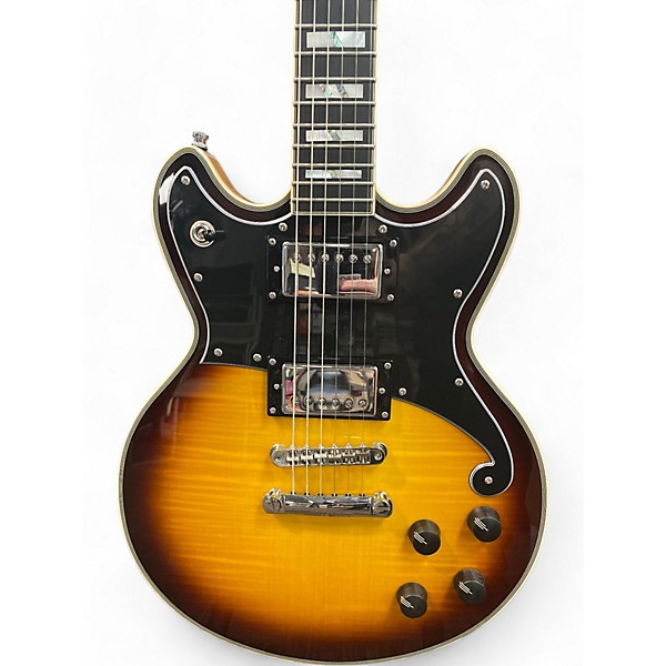 Used D'Angelico Used D'Angelico Deluxe Series 2 Tone Sunburst Solid Body Electric Guitar