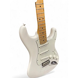 Used Fender Used Fender Player Stratocaster Arctic White Solid Body Electric Guitar