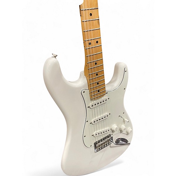 Used Fender Used Fender Player Stratocaster Arctic White Solid Body Electric Guitar