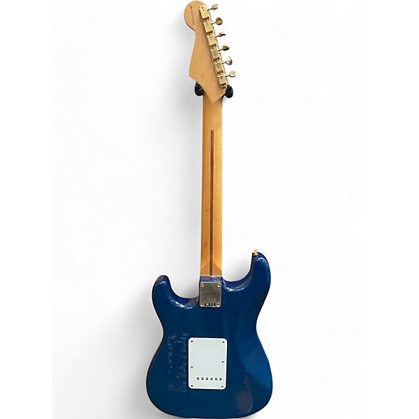 Used Fender Used 2007 Fender Deluxe Players Stratocaster Sapphire Blue Transparent Solid Body Electric Guitar