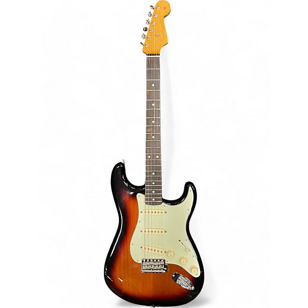 Used Fender Used Fender Vintera II 60's Stratocaster 2 Tone Sunburst Solid Body Electric Guitar