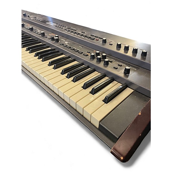 Used Roland VR760 Organ