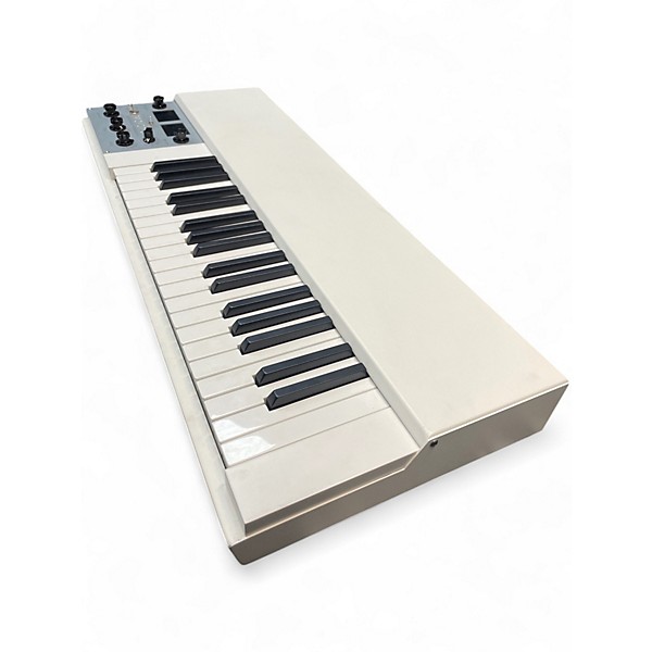 Used Mellotron M4000D Mini Synthesizer