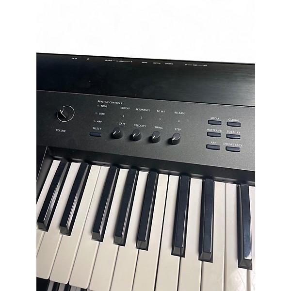 Used KORG Krome 73 Key Keyboard Workstation