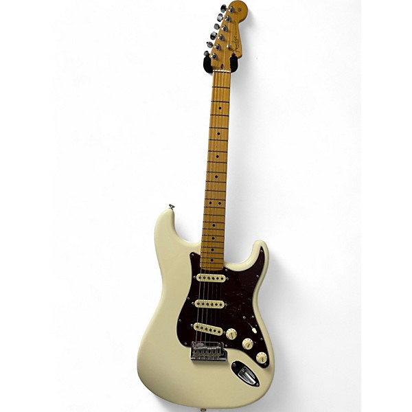 Used Fender Used 2021 Fender American Professional II Stratocaster Alpine White Solid Body Electric Guitar