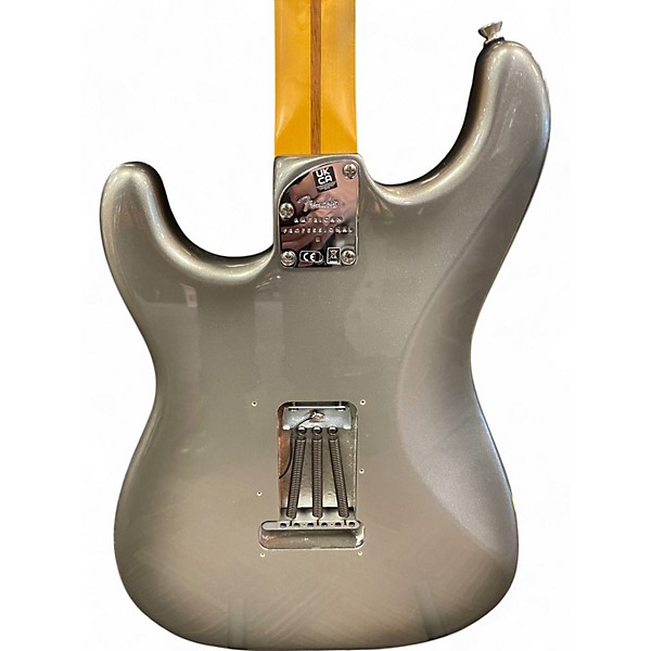 Used Fender Used Fender American Professional II Stratocaster Metallic Silver Solid Body Electric Guitar