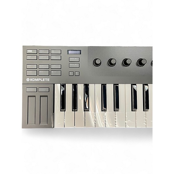 Used Native Instruments komplete kontrol m32 MIDI Controller