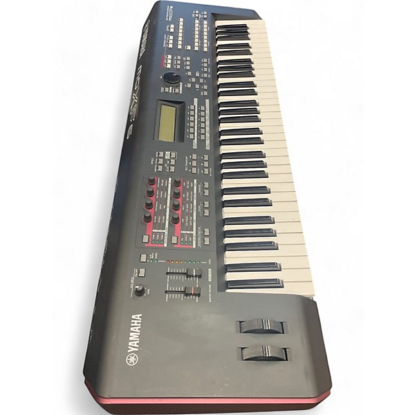 Used Yamaha MOXF6 61 Key Keyboard Workstation